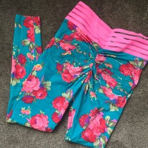 Cute booty floral leggings